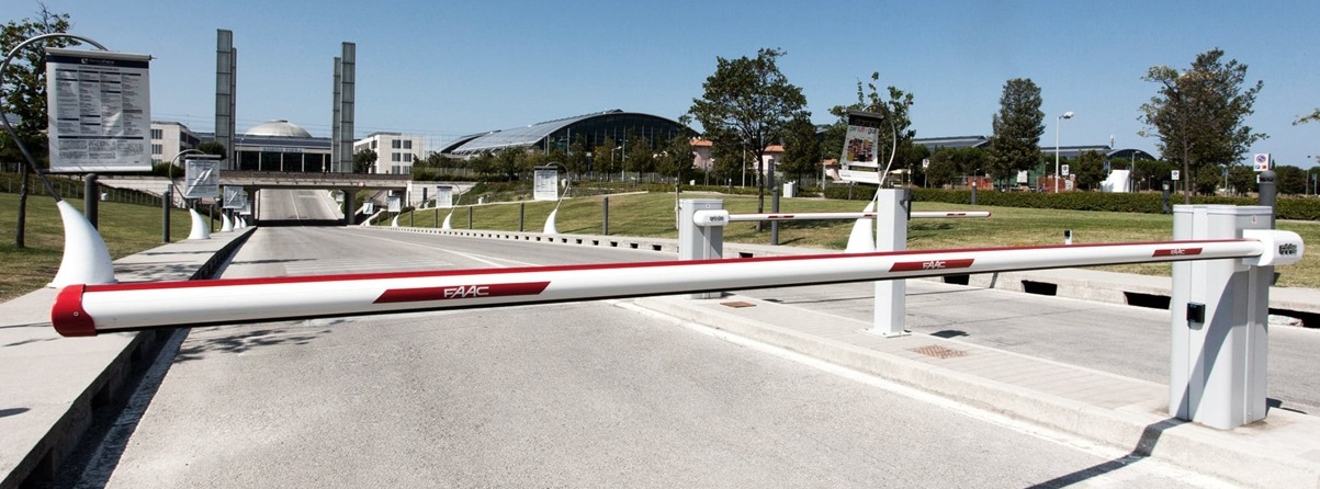 FAAC B680H automatic barrier gates installed along highway median